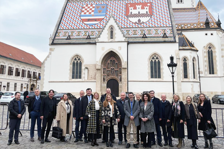 Slika /slike/Vijesti/Susret geodetskih uprava/2024/Susreta uprava1.png